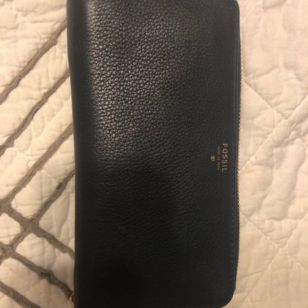 Navy fossil wallet